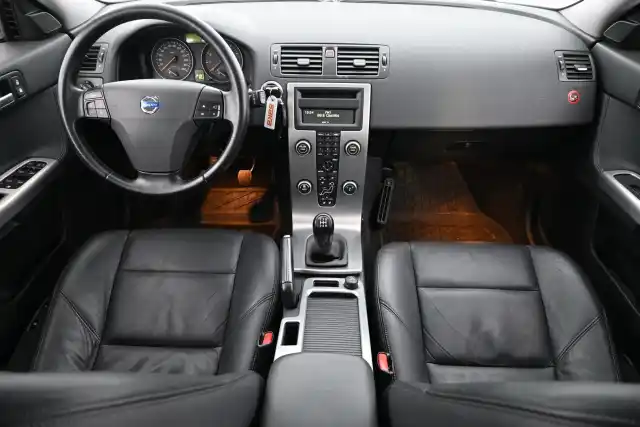 Punainen Farmari, Volvo V50 – OXP-394