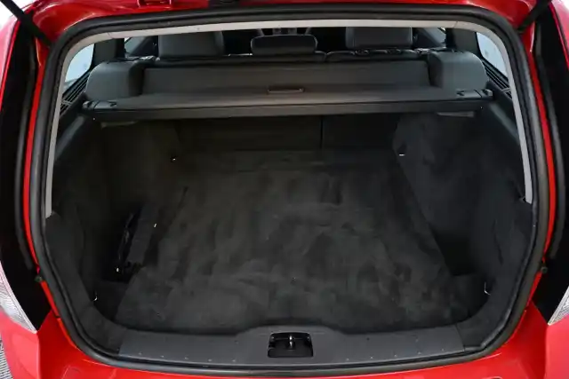 Punainen Farmari, Volvo V50 – OXP-394