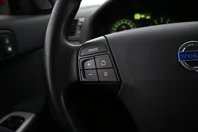 Punainen Farmari, Volvo V50 – OXP-394