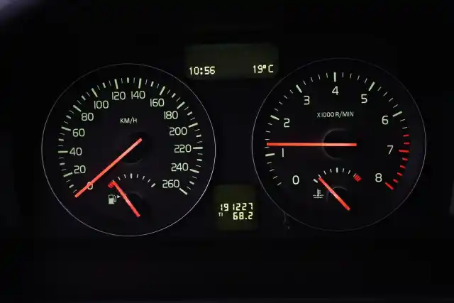 Punainen Farmari, Volvo V50 – OXP-394