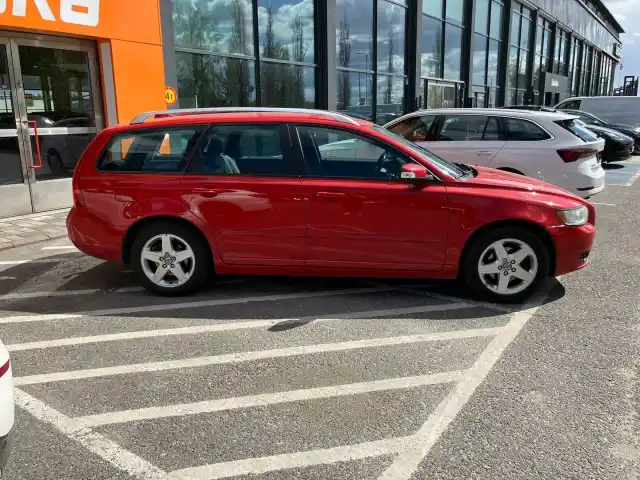 Punainen Farmari, Volvo V50 – OXP-394
