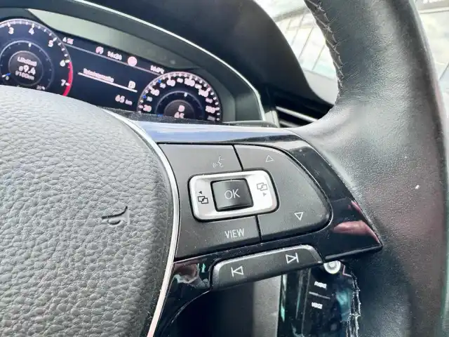 Musta Farmari, Volkswagen Passat – OXP-908