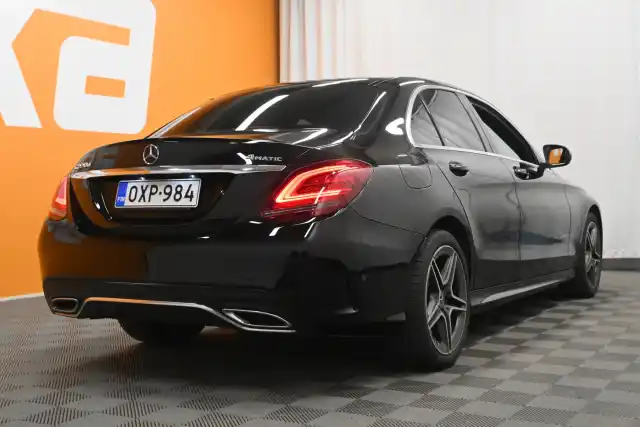 Musta Sedan, Mercedes-Benz C – OXP-984