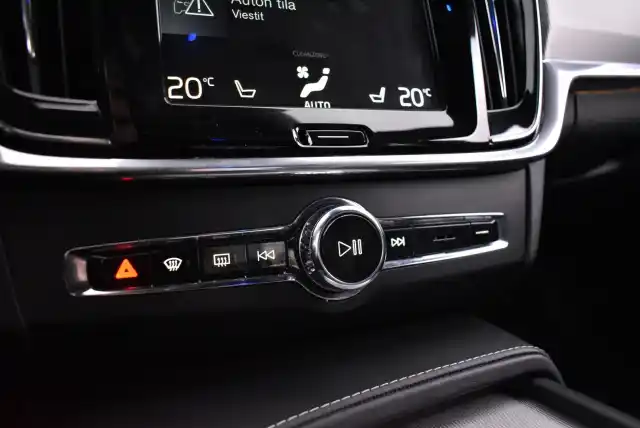 Punainen Farmari, Volvo V90 – OXR-827