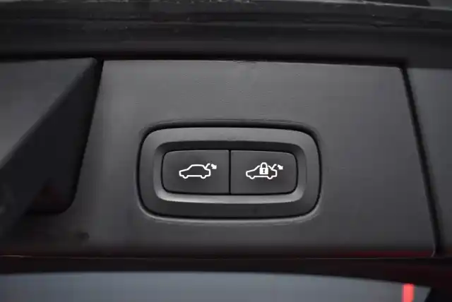 Punainen Farmari, Volvo V90 – OXR-827