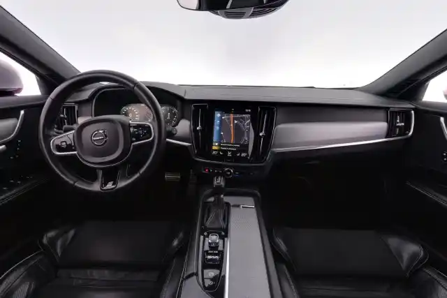 Punainen Farmari, Volvo V90 – OXR-827