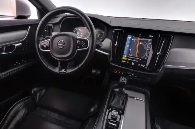 Punainen Farmari, Volvo V90 – OXR-827