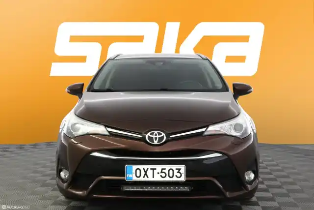 Beige Farmari, Toyota Avensis – OXT-503