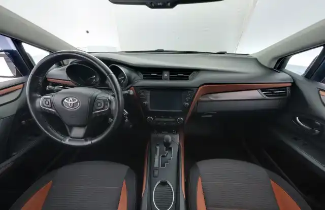Beige Farmari, Toyota Avensis – OXT-503