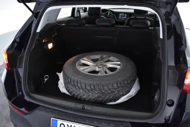Sininen Maastoauto, Opel Grandland X – OXU-611