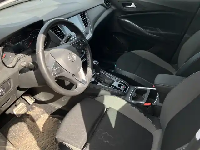 Sininen Maastoauto, Opel Grandland X – OXU-611