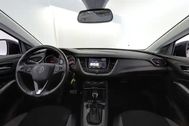 Sininen Maastoauto, Opel Grandland X – OXU-611