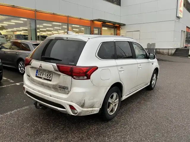 Valkoinen Farmari, Mitsubishi Outlander PHEV – OXV-165