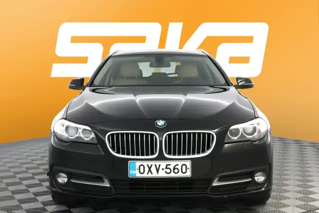 Musta Farmari, BMW 520 – OXV-560