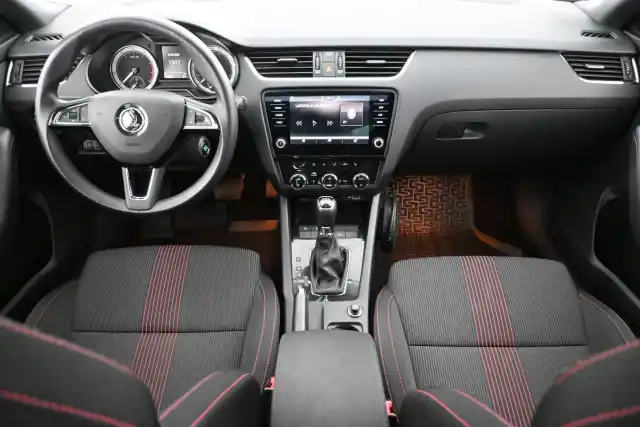 Musta Farmari, Skoda Octavia – OXV-955
