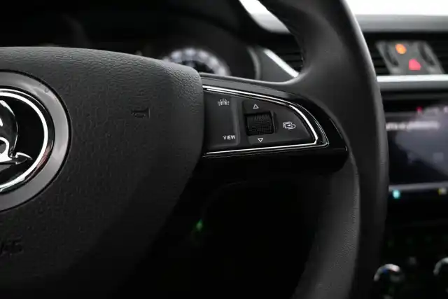 Musta Farmari, Skoda Octavia – OXV-955