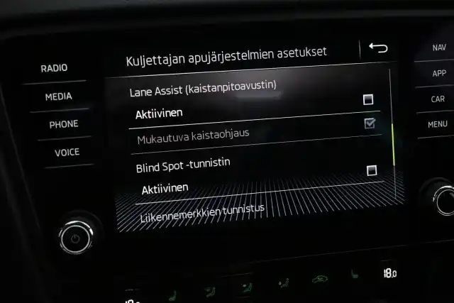 Musta Farmari, Skoda Octavia – OXV-955
