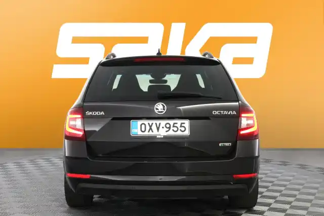Musta Farmari, Skoda Octavia – OXV-955
