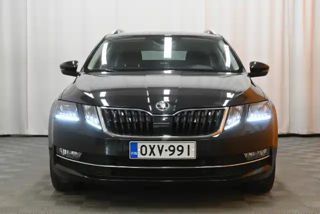 Musta Farmari, Skoda Octavia – OXV-991