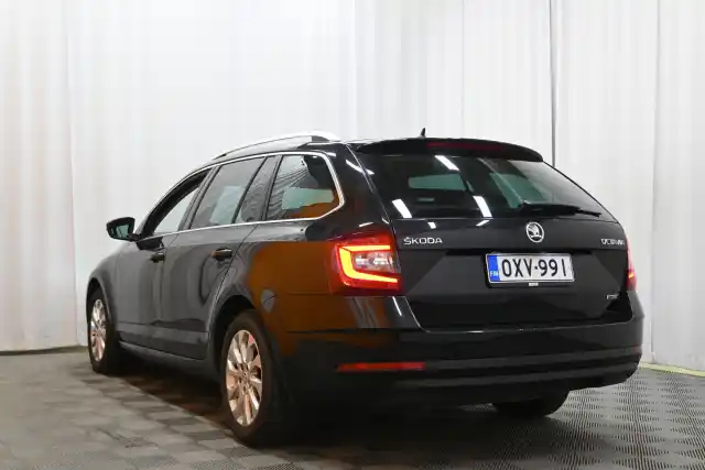 Musta Farmari, Skoda Octavia – OXV-991