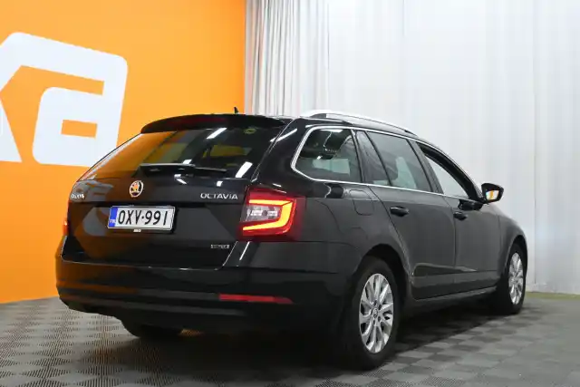 Musta Farmari, Skoda Octavia – OXV-991