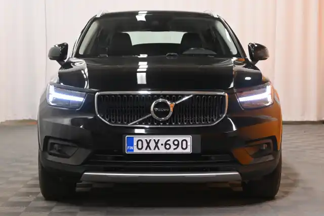 Musta Maastoauto, Volvo XC40 – OXX-690