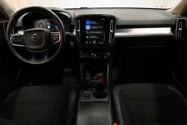 Musta Maastoauto, Volvo XC40 – OXX-690