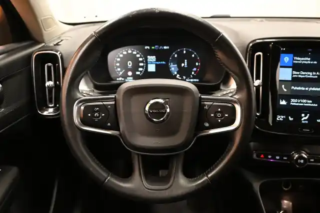 Musta Maastoauto, Volvo XC40 – OXX-690