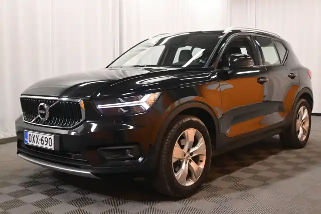 Musta Maastoauto, Volvo XC40 – OXX-690