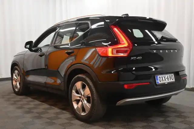 Musta Maastoauto, Volvo XC40 – OXX-690