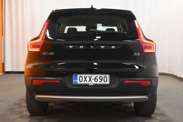 Musta Maastoauto, Volvo XC40 – OXX-690