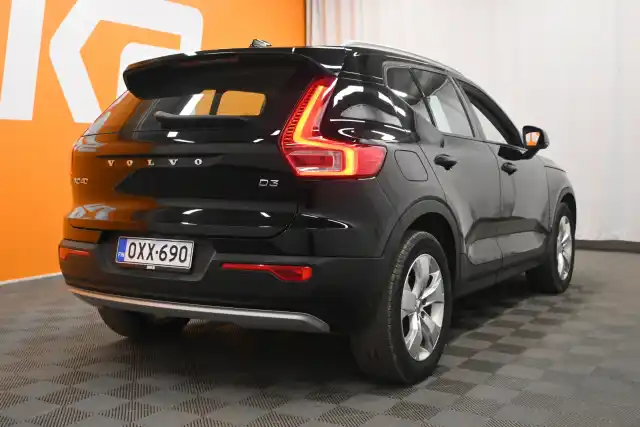 Musta Maastoauto, Volvo XC40 – OXX-690