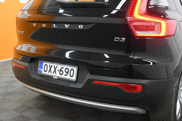 Musta Maastoauto, Volvo XC40 – OXX-690