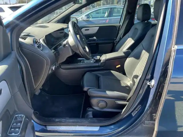 Sininen Tila-auto, Mercedes-Benz B – OXZ-103
