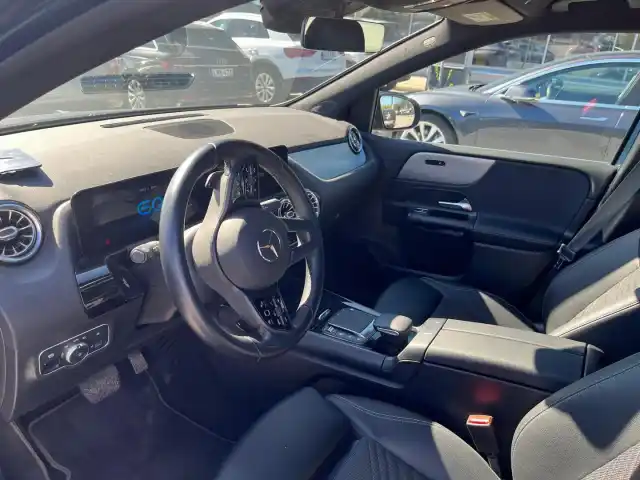Sininen Tila-auto, Mercedes-Benz B – OXZ-103