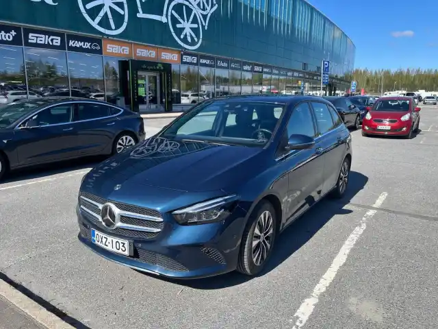 Sininen Tila-auto, Mercedes-Benz B – OXZ-103