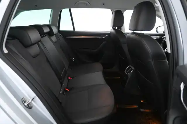 Harmaa Farmari, Skoda Octavia – OXZ-255