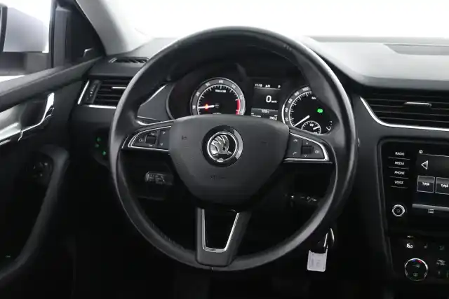 Harmaa Farmari, Skoda Octavia – OXZ-255