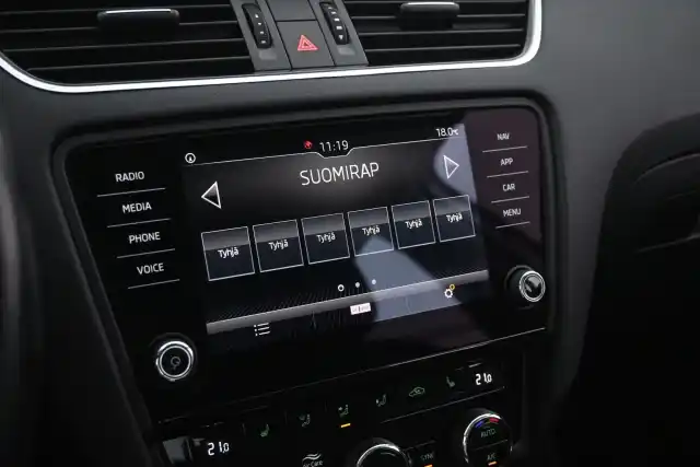Harmaa Farmari, Skoda Octavia – OXZ-255