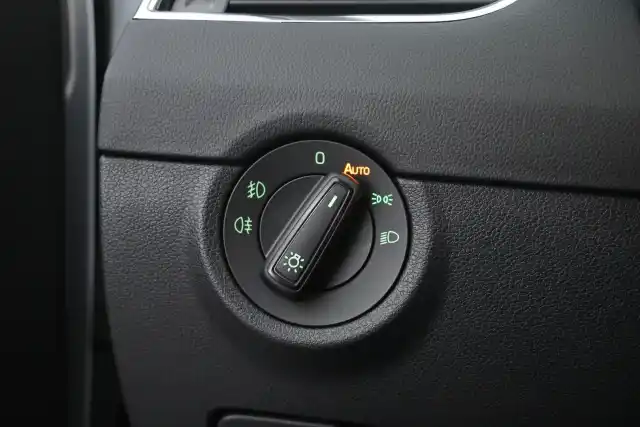 Harmaa Farmari, Skoda Octavia – OXZ-255