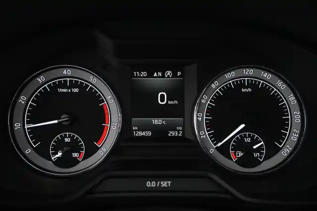 Harmaa Farmari, Skoda Octavia – OXZ-255