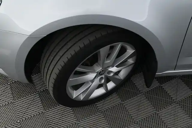 Harmaa Farmari, Skoda Octavia – OXZ-255