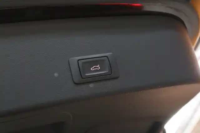 Musta Farmari, Audi A6 – OXZ-990
