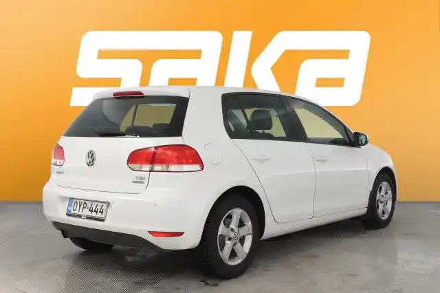 Valkoinen Viistoperä, Volkswagen Golf – OYP-444