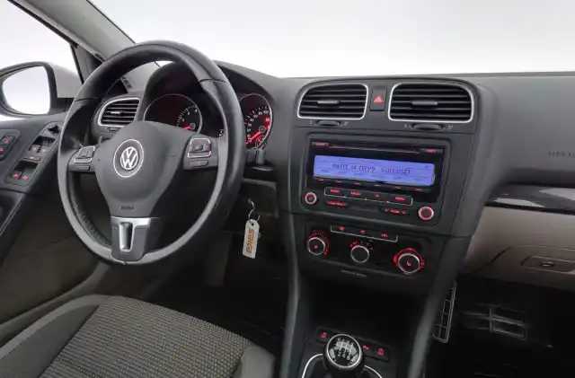 Valkoinen Viistoperä, Volkswagen Golf – OYP-444