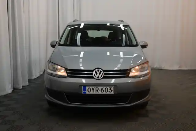 Harmaa Tila-auto, Volkswagen Sharan – OYR-603