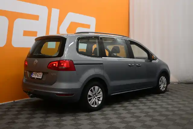 Harmaa Tila-auto, Volkswagen Sharan – OYR-603