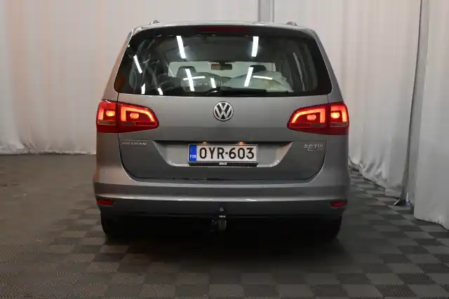 Harmaa Tila-auto, Volkswagen Sharan – OYR-603