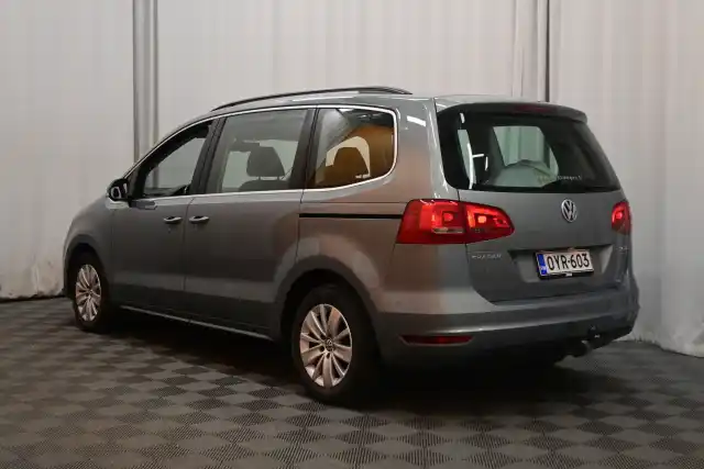 Harmaa Tila-auto, Volkswagen Sharan – OYR-603