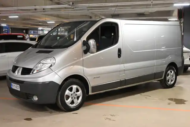 Harmaa Pakettiauto, Renault Trafic – OYS-937